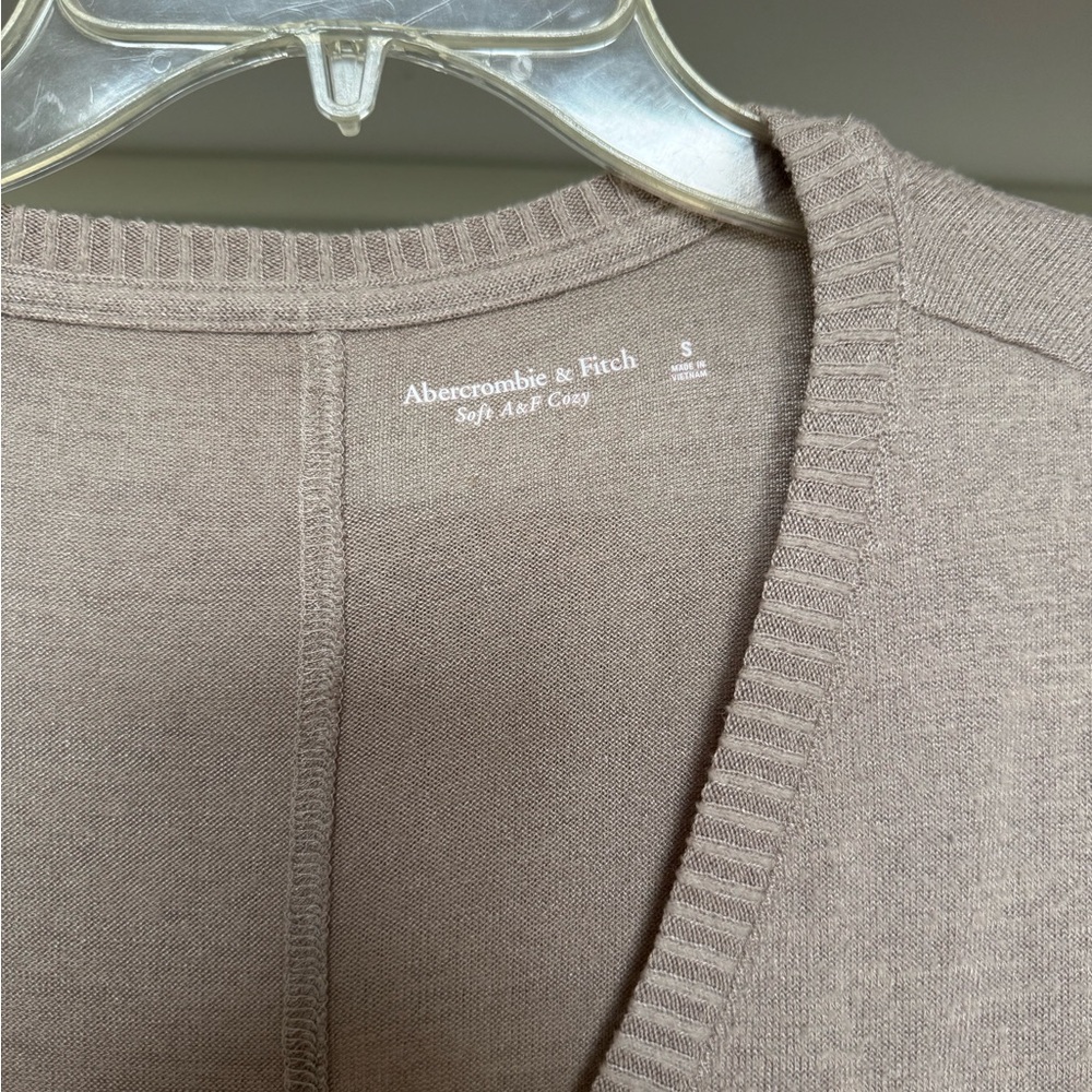 Abercrombie & Fitch Beige V-Neck Sweater - Picture 2 of 3